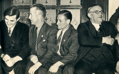 Kameraden an Land. John G. Winant, Ernest Bevin mit Handelsschiffern von Unbekannt