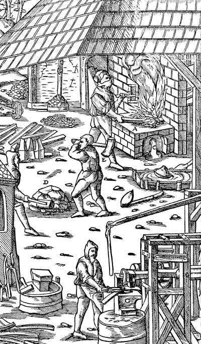 Eisen schmelzen und Stangen mit einem mechanischen Hammer schmieden, 1556 von Unbekannt