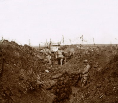 Soldaten in den Schützengräben, Massiges, Nordfrankreich von Unbekannt