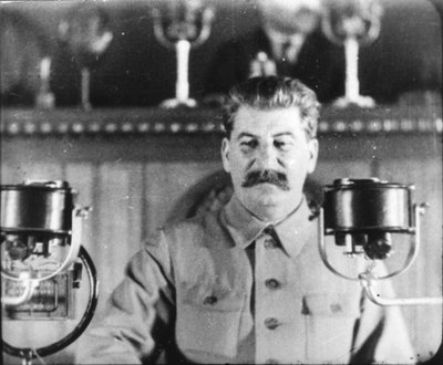 Sowjetführer Josef Stalin hält eine Rede auf dem Kongress der Kommunistischen Partei, 1930er Jahre von Unbekannt