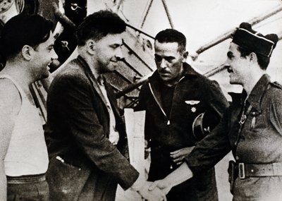 Spanischer Bürgerkrieg (1936-1939): Ilja Grigorjewitsch Ehrenburg (1891-1967), russischer Schriftsteller, bei seiner Ankunft am Flughafen von Barcelona (Spanien) (zweiter von links), als sowjetischer Korrespondent des Bürgerkriegs von Unbekannt