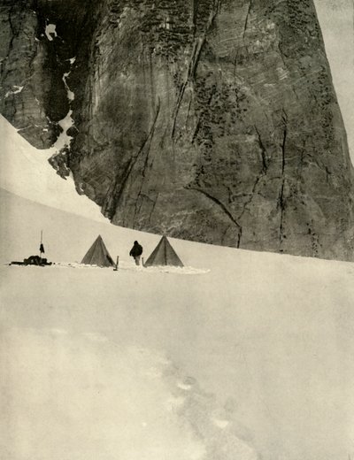 Das Lager unter der Granitsäule, eine halbe Meile vom unteren Gletscherdepot entfernt...27. Januar 1909 von Unbekannt