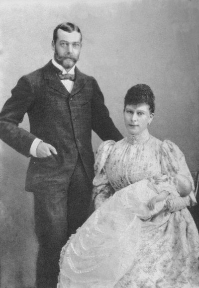 Der Herzog und die Herzogin von York mit dem Säugling Prinz Edward, 1894 1936 von Unbekannt