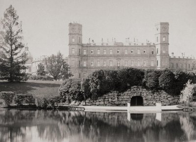 Die Hauptfassade des Palastes in Gattschina, 1870er-1880er Jahre von Unbekannt