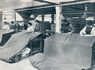 Die Herstellung von Khaki: Untersuchung des fertigen Stoffes, ca. 1914 von Unbekannt