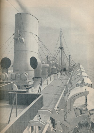 Oberdeck der Strathmore mit modernen Rettungsbooten, 1936 von Unbekannt