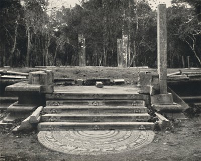 Treppe mit Darstellung von Erdgeistern, wahrscheinlich Zugang zu einem heiligen Bobaum, Anuradhapura von Unbekannt