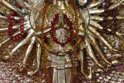Tu An Buddhistischer Tempel. Quan Am Bodhisattva des Mitgefühls oder Göttin der Barmherzigkeit, Saint-Pierre-en-Faucigny, Frankreich von Unbekannt