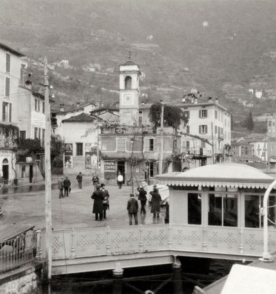 Blick auf Moltrasio am Ufer des Comer Sees, Italien von Unbekannt