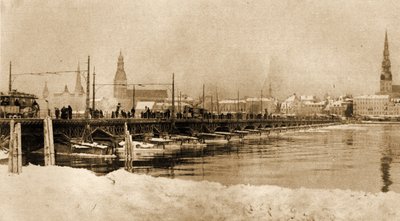 Ansicht der schwimmenden Brücke über die Dwina, Riga, Lettland, 1915 von Unbekannt