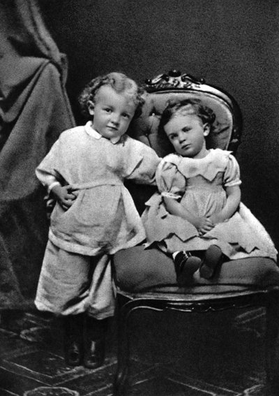 Wladimir Iljitsch Lenin, russischer bolschewistischer Revolutionsführer, im Alter von 4 Jahren, mit seiner Schwester Olga, 1874 von Unbekannt