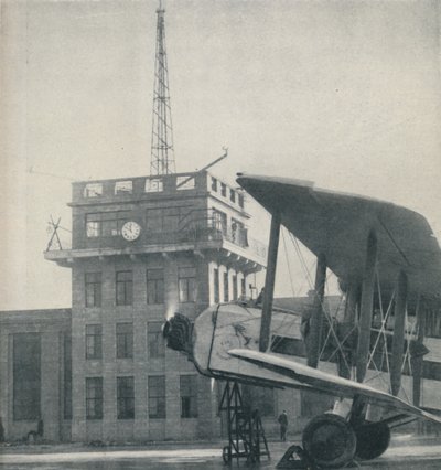 Wo Offiziere eines großen Flugplatzes Kontakt zu den fliegenden Piloten halten, ca. 1935 von Unbekannt