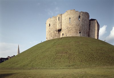 Außenansicht von Cliffords Tower, York, North Yorkshire von Unbekannt Unbekannt