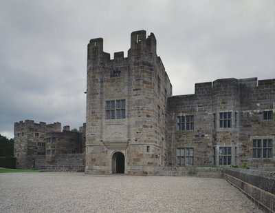 Haupteingang von Castle Drogo, entworfen von Sir Edwin Lutyens (1869-1944) 1910-30 von Unbekannt Unbekannt