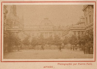 Pariser Kommune (1871): Blick auf den Justizpalast in Paris nach dem Brand im Mai 1871. Fotografie von Pierre Pepetit von Unbekannt