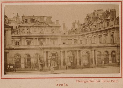 Kommune von Paris (1871): Ansicht des Palais-Royal in Paris nach dem Brand im Mai 1871 von Unbekannt
