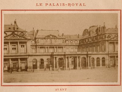 Kommune von Paris (1871): Ansicht des Palais-Royal in Paris vor dem Brand im Mai 1871 von Unbekannt