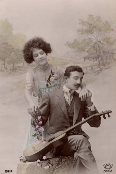 Paar mit Blumen und spanischer Gitarre, Frankreich, ca. 1910 von Unbekannter Künstler