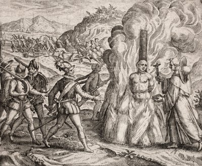 Beschreibung der Verbrechen an den Indianern durch die spanischen Kolonisten - Konquistadoren verbrennen einen Indianer, der sich weigerte, zum katholischen Glauben zu konvertieren. Religiöse des Franziskanerordens (Gravur) "Narratio regionum indicarum per von Unbekannt