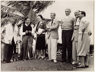 Edward, Herzog von Windsor (1894-1972) und Wallis, Herzogin von Windsor (1896-1986) bei einem Golfturnier in Nassau von Unbekannt