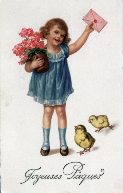 Grußkarte zu Ostern: ein kleines Mädchen bringt einen versiegelten Brief, begleitet von zwei Küken - Postkarte Ende 19.-20. Jahrhundert von Unbekannt