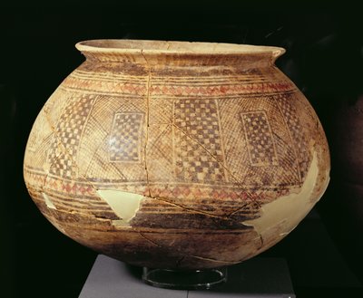 Krug mit geometrischer Dekoration im Halaf-Stil, ca. 4500 v. Chr. von Unbekannt