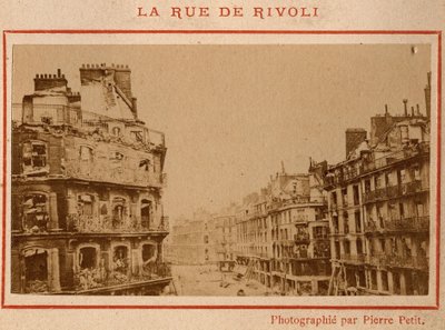 Gemeinde von Paris (1871): Ansicht der brennenden Gebäude in der Rue de Rivoli in Paris im Mai 1871 von Unbekannt