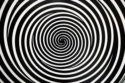Museum der Illusionen. Plattenspieler. Dubai, Vereinigte Arabische Emirate, 2021 von Benjamin Baud