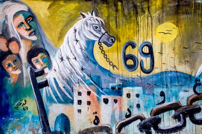 Palästinensische Wandkunst an einer Wand in Jenin, Westjordanland, Palästina, palästinensische Familie kehrt nach Hause zurück, 2018 (Foto) von Unbekannt