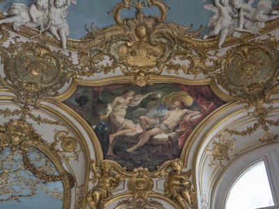 Psyche hebt seine Lampe, um seine Braut zu betrachten. Gemälde von Charles Joseph Natoire (1700-1777) von Unbekannt