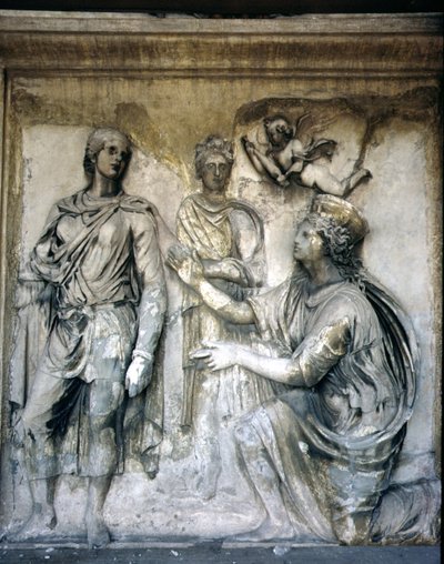 Die Rückfassade, Detail der antiken Reliefdekoration (einige Stücke vom Ara Pacis des Augustus) mit Darstellung einer gekrönten Göttin und eines jungen Mannes von Unbekannt