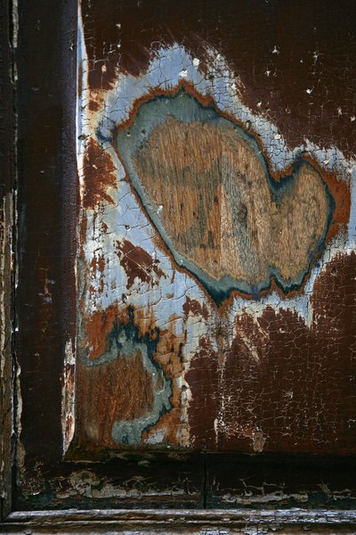 Zeitmarken. Abstrakte Kunst zeigt Formen als Zeugen der vergehenden Zeit. Spuren auf Holz. Fotografie von Michel Lunardelli von Unbekannt