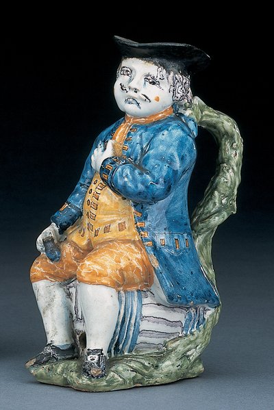 Toby-Krug mit blassem manganfarbenem Gesicht und Händen, hält einen leeren kugelförmigen bufffarbenen Krug in gewaschener blauer Jacke und Hose und grünem Wams, ca. 1800 von Unbekannt