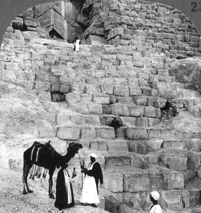 Eingang zur Großen Pyramide von Gizeh, Ägypten, 1905 von Underwood and Underwood