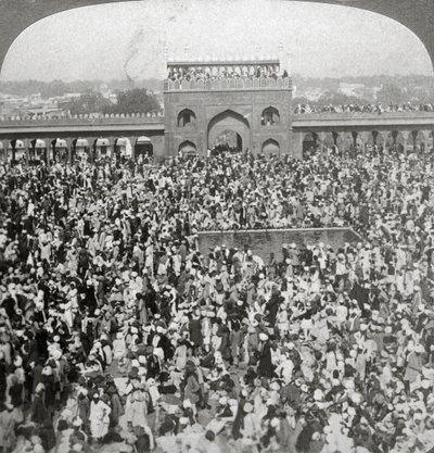 Im Hof der Jumma-Moschee, Delhi, Indien, 1903 von Underwood and Underwood