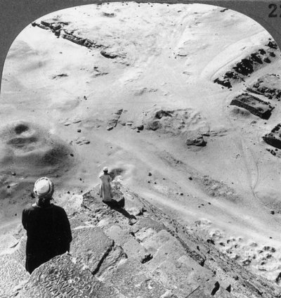 Blick auf die südwestliche Ecke der Großen Pyramide, Ägypten, 1905 von Underwood and Underwood