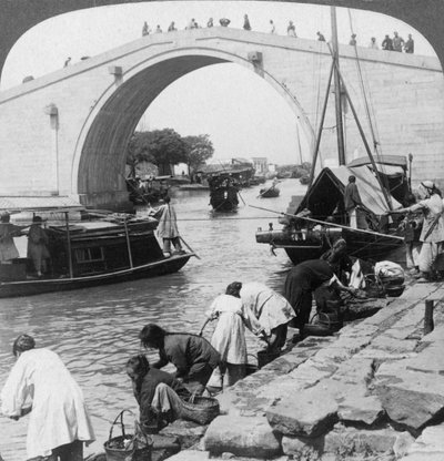 Woo Men Brücke und Großer Kaiserkanal, Soo-chow Suzhou, China, 1900 von Underwood and Underwood
