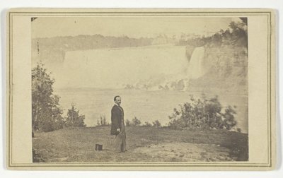 Ohne Titel (Mann an den Niagarafällen) von Unknown