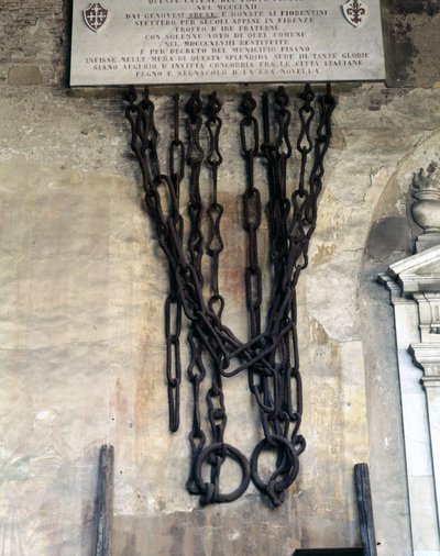 Die Ketten, die den Hafen von Pisa schlossen. Sie wurden von den Genuesen während des Sieges von Meloria gegen Korsika im Jahr 1284 genommen und dann nach Florenz gegeben und 1858 an die Stadt Pisa zurückgegeben. Pisa Camposanto von Unknown artist