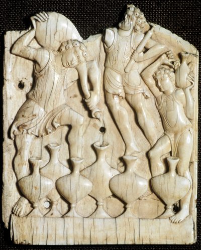 Hochzeit zu Kana: „Die Diener füllen sechs Krüge mit Wasser, das Jesus Christus in Wein verwandeln wird“ Elfenbeintafel, 11. Jahrhundert London, Victoria and Albert Museum von Unknown artist