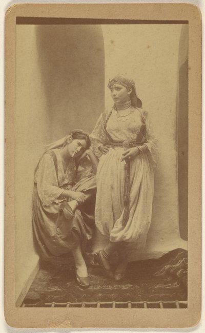 [Orientalistisches Studio-Porträt von zwei Frauen] von Unknown artist
