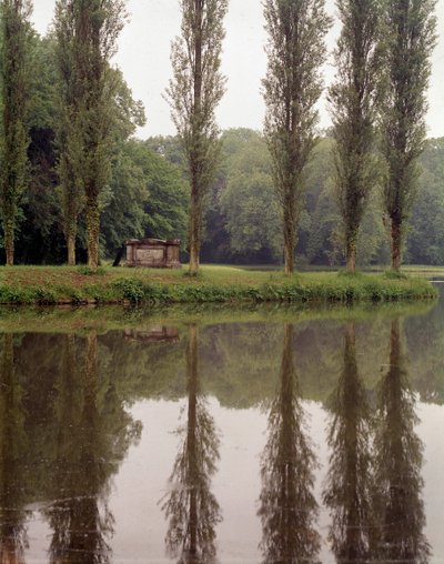 Ansicht des Grabes des Schweizer Philosophen Jean Jacques Rousseau in Ermenonville (Oise) von Unknown artist