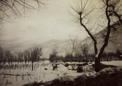 Album "Harriet Louise Self": ein Blick auf das Tal der Brenta mit Schnee von Unknown photographer