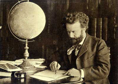 Camille Flammarion an ihrem Arbeitstisch von Unknown photographer