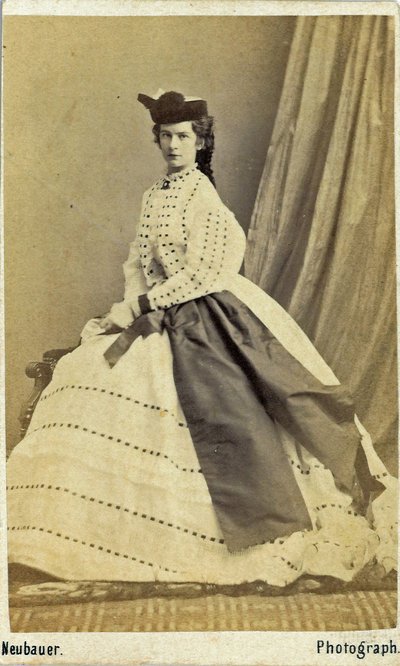 Elisabeth, Kaiserin von Österreich und Königin von Ungarn (24. Dezember 1837 – 10. September 1898) (Foto) von Unknown photographer