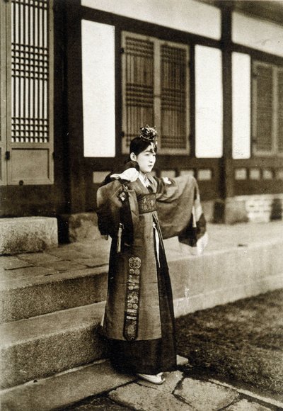 Kusang-Koreanische Tänzerin (Ende des 19. Jahrhunderts) von Unknown photographer