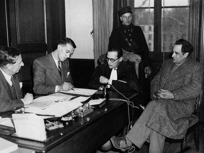 Marcel Petiot mit seinem Anwalt Rene Floriot, Petiot-Affäre, ca. 1946 von Unknown photographer