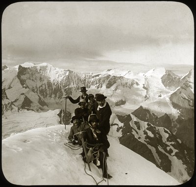 Bergsteigen Ende des 19. oder Anfang des 20. Jahrhunderts: Gruppe von Bergsteigern auf dem Gipfel des Wetterhorns (wörtlich 