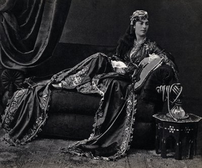 Porträt einer türkischen Dame. Fotografie, späte 19. Jahrhundert, Paris. Sammlung Selva von Unknown photographer