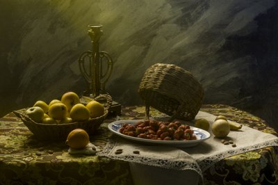 Dunkles Stillleben mit Früchten von UstinaGreen